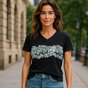 Tek Gear Large Womens Black Tee short sleeve black/gray/white vinyl front